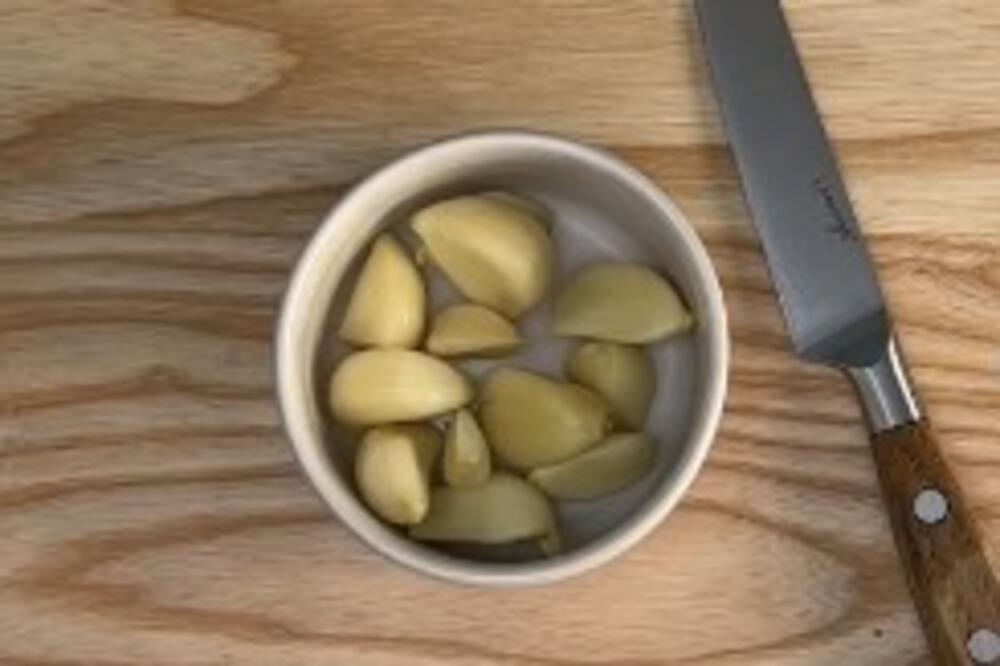 CEO ŽIVOT POGREŠNO KORISTITE BELI LUK: OVO nikada ne smete da uradite sa njim