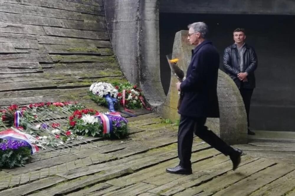 SRAMOTA AMBASADORA ITALIJE U HRVATSKOJ O KOJOJ TVITER BRUJI: Solidarisao se u Jasenovcu sa "HRVATSKIM ŽRTVAMA" FOTO