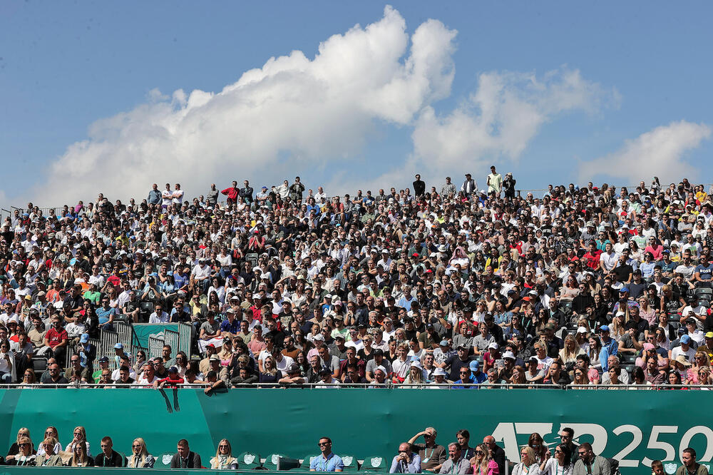 SVI BI DA GLEDAJU NOVAKA - PUNE TRIBINE "LUDIH" NAVIJAČA! Ljudi još pristižu! (FOTO)
