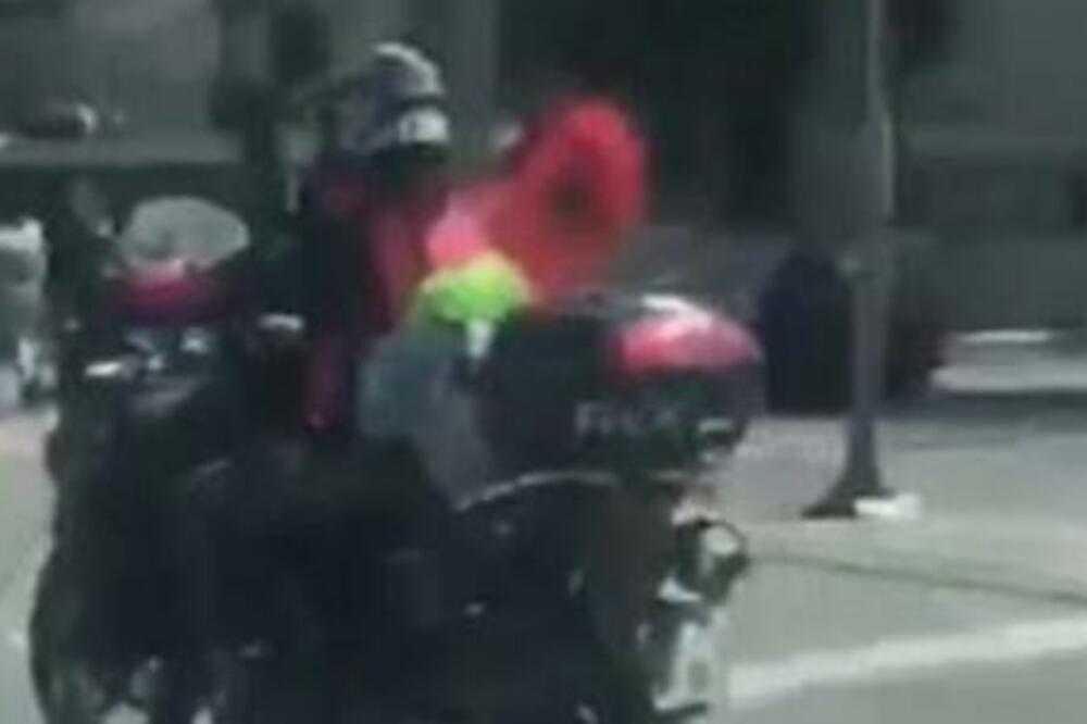 ODAKLE IM HRABROST?! Protutnjali Beogradom sa ALBANSKOM zastavom, pa izazvali burne REAKCIJE (VIDEO)