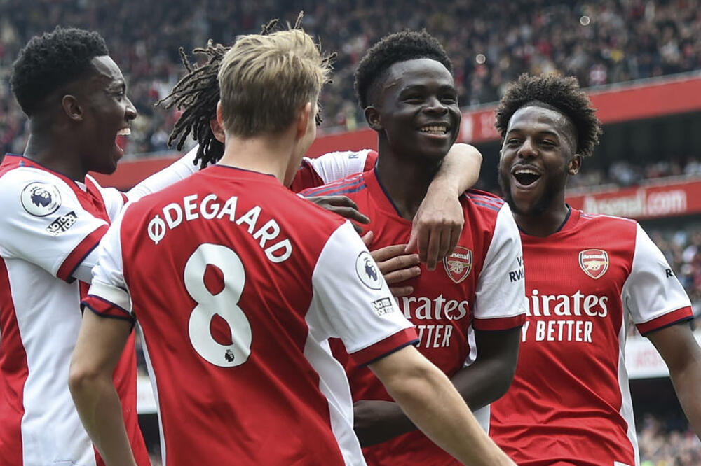 STOTKA RONALDA, BRUKA FERNANDEŠA I RAKETA DŽAKE: Arsenal bacio "Đavole" u ambis u spektakularnom derbiju!