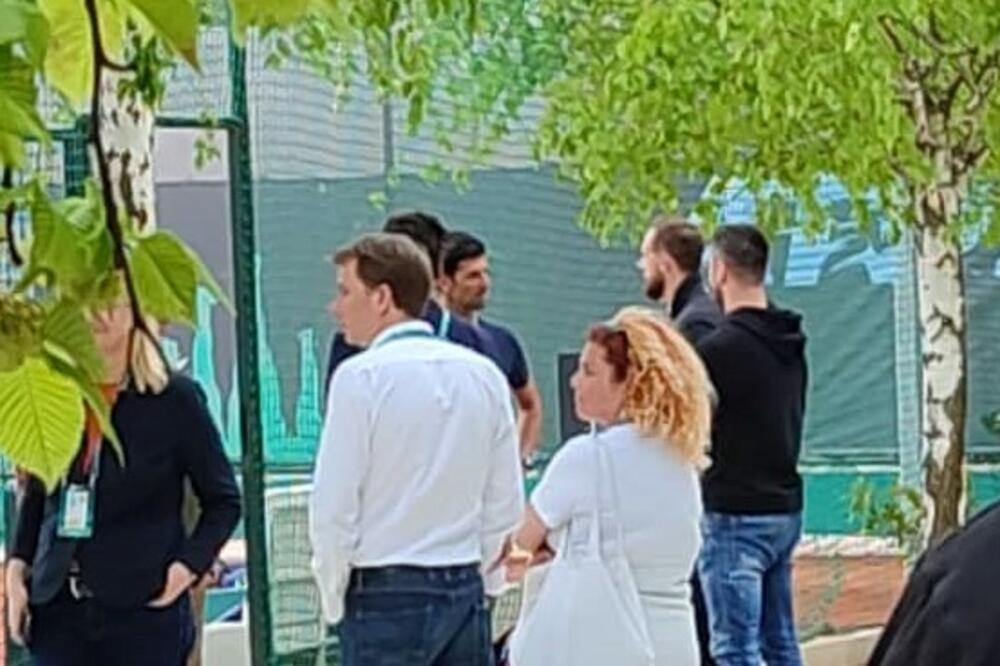 FOTO UBOD - NAJBOLJI SA NAJBOLJIM: Đoković u srdačnom ćaskanju sa zvezdom madridskog VELIKANA!