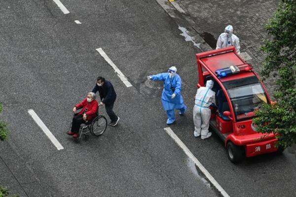 KINA NA NOGAMA: Vlasti pripremaju nove bolničke kapacitete za slučaj izbijanja novog TALASA KORONE!