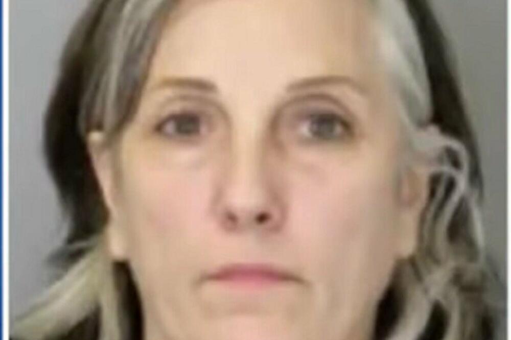 OSTALA JE BEZ GORIVA NASRED PUTA, A ONDA JE STIGLA POLICIJA: Desio se scenario iz najluđih FILMOVA (VIDEO)