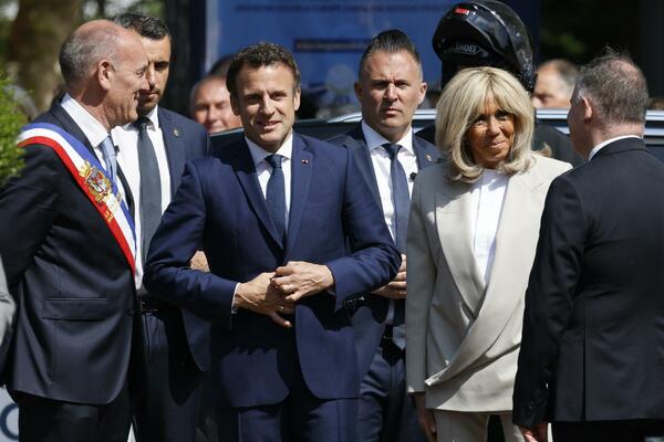 MAKRON IZAŠAO NA GLASANJE: Izlaznost do podneva manja nego na prošlim izborima! (FOTO)