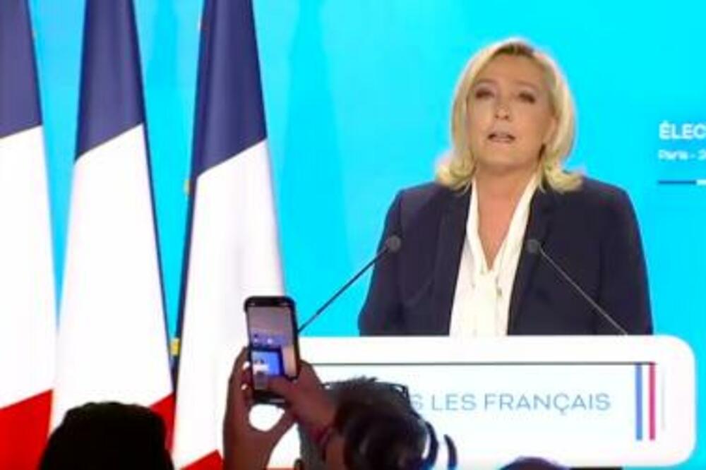 MARIN LE PEN ZAGRMELA: Pomenula sankcije i Rusiju