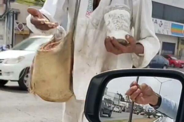 UDELIO JE PROSJAKU NOVAC, PA DOBIO NEOČEKIVANU REAKCIJU: Pogledajte gde su PARE ZAVRŠILE (VIDEO)