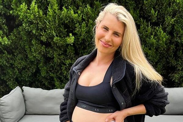 TRUDNICU RAZAPELI ZBOG VELIČINE, KAO DA NIKAD NISU VIDELI: "Mlitavo ili široko, moje je" (FOTO)