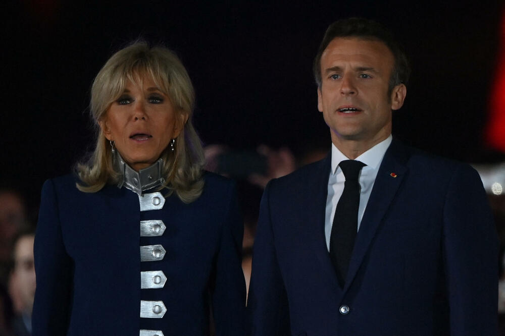 OVA LEPOTICA JE ĆERKA MAKRONOVE ŽENE KOJA JE IŠLA SA NJIM U RAZRED: Ovako je BIVŠI MUŽ SAZNAO za njih dvoje (FOTO)