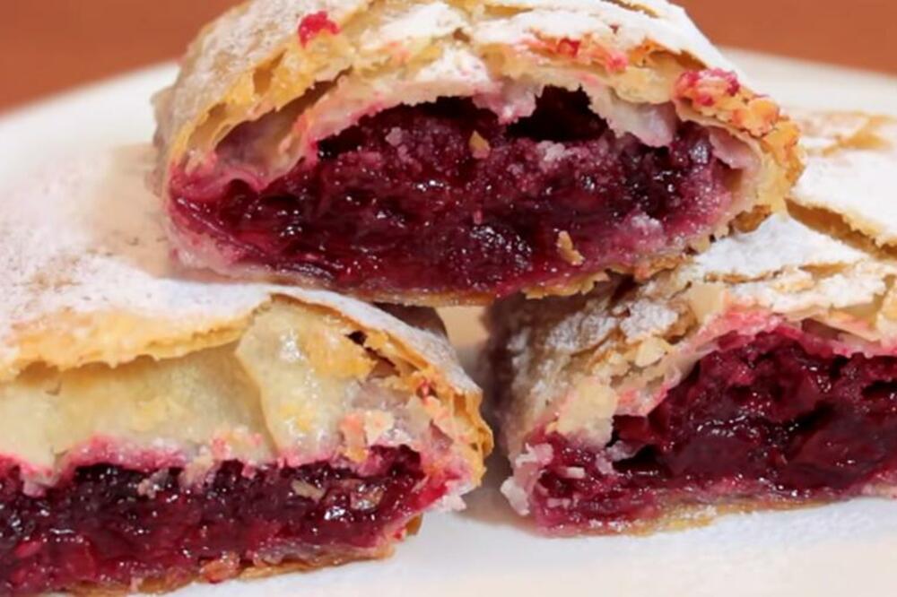 SAMO NAŠE BAKE ZNAJU KAKO SE SPREMA PITA SA VIŠNJAMA: Bez 1 SASTOJKA ne može da se ZAMISLI, domaćice ZAPAMTITE TO