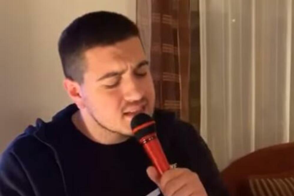 OVAJ SNIMAK CEPA SRCE! Stefan koji je juče preminuo peva BOLNE STIHOVE (VIDEO)