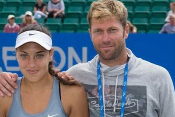 TENISERKA POTPUNO SLOMLJENA ZBOG SMRTI TRENERA... Sačuvaj mi gore jedan zagrljaj... (FOTO)