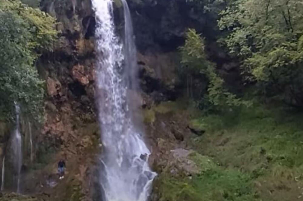 KAŽU DA SE OVDE KUPAJU VILE I VEČNO VEZUJU ZALJUBLJENI: Da li znate da se ovaj vodopad nalazi BAŠ U SRBIJI? (FOTO)