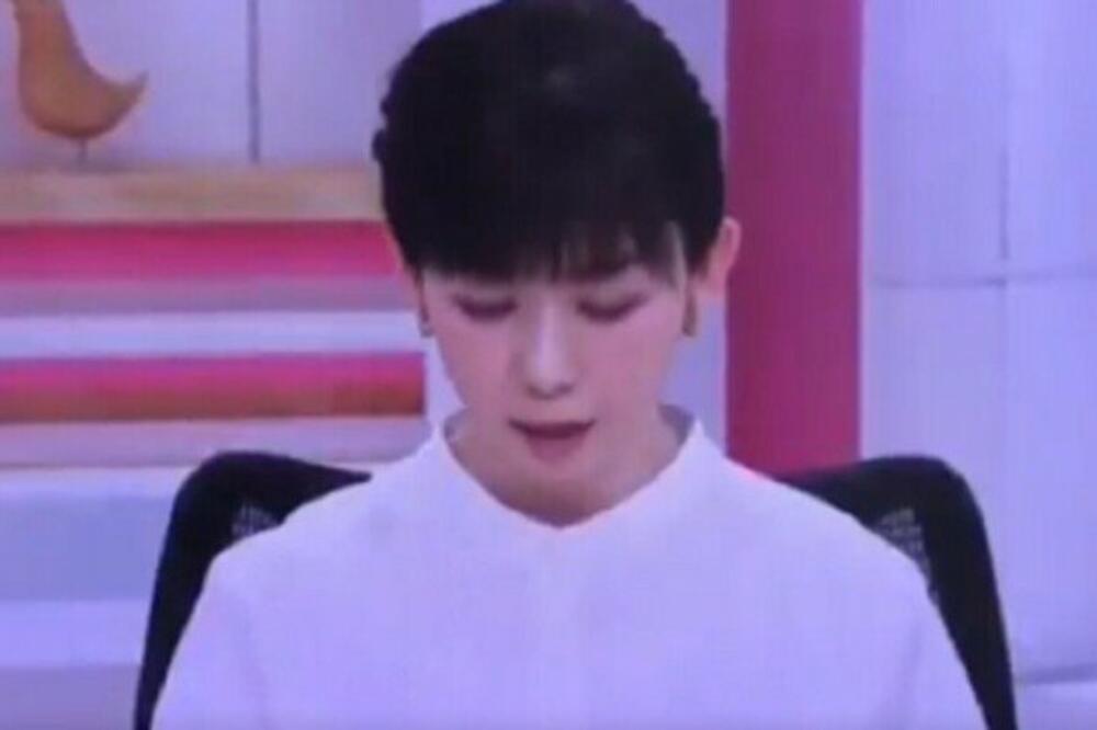 VODITELJKA IZVEŠTAVALA, PA SE NAČISTO POGUBILA KAD JE VIDELA PUTINA: Od SUZA jedva došla do REČI! (VIDEO)