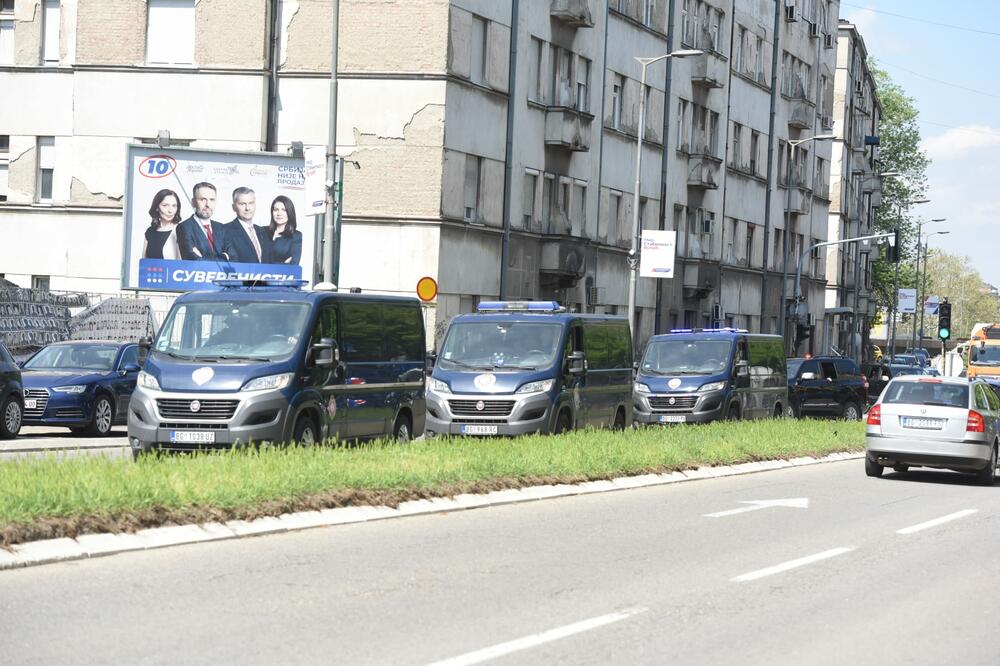 VOŽDOVAC BLOKIRAN ZBOG BELIVUKA I MILJKOVIĆA: Bezbednosne snage vraćaju u CZ pripadnike klana! (VIDEO)