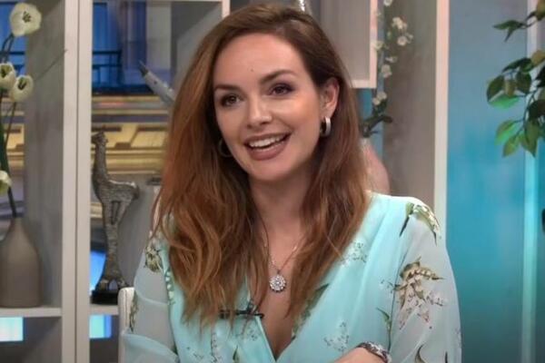 SVI SU SE PITALI ŠTA SE DESILO SA LEPOM VODITELJKOM KOJU SMO GLEDALI NA HEPIJU: Istina isplivala na VIDELO