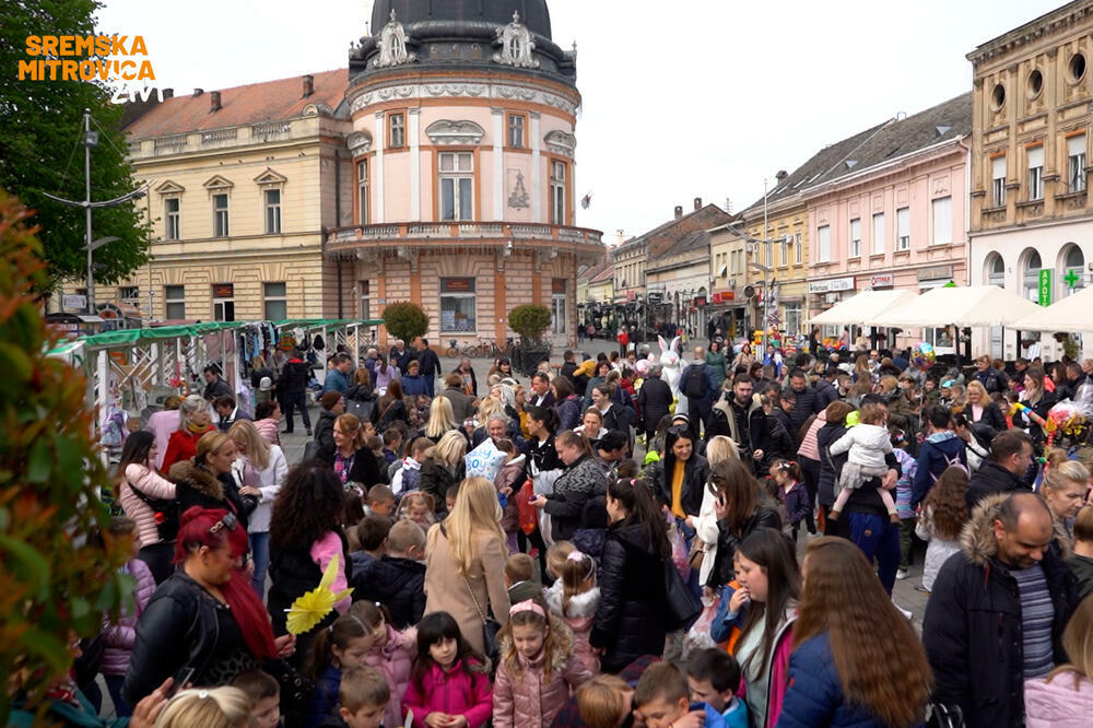 SREMSKA MITROVICA: “Pčelice” i “Stonogice” tokom praznika u pohodu na drugarstvo, humanost i ekologiju