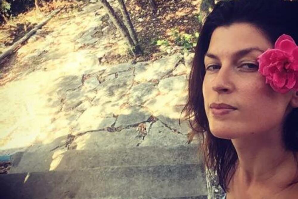 MARIJA LJUBI TE MAJKA! Lepa glumica za svoju lepotu i otmenost treba da zahvali OVOJ ŽENI! (FOTO)