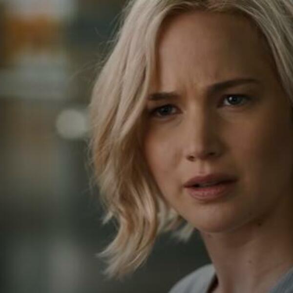 HALJINA POZNATE GLUMICE JE PRAVI ZLOČIN: Svi se pitaju KO JE OVOLIKO UNAKAZIO za CRVENI TEPIH (FOTO)