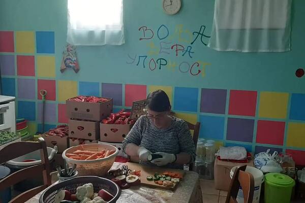 GOTOVO DA NEMA ZDRAVIJE HRANE, IMA SAMO JEDNU MANU: Ana ima recept kako da produži vek najmoćnije samonikle biljke