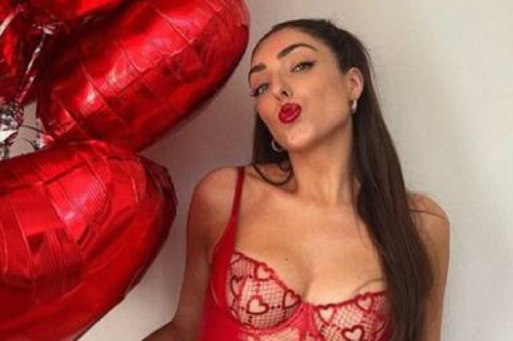 INFLUENSERKA SE SLIKALA U NAJVRELIJOJ POZI DO SAD: Želela je da pokaže šta ima IZA, pa dovela do ŠOK STANJA (FOTO)