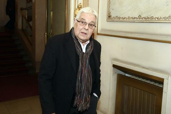 BRANKO CVEJIĆ HITNO HOSPITALIZOVAN: Lekari mu se bore za život