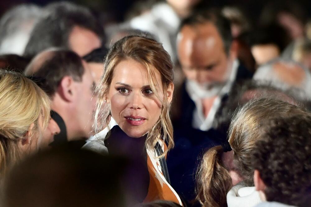 MAKRONOVA PASTORKA OTKRILA ŠTA MISLI... Lepa advokatica KONAČNO PROGOVORILA o vezi njene majke i 25 godina MLAĐEG