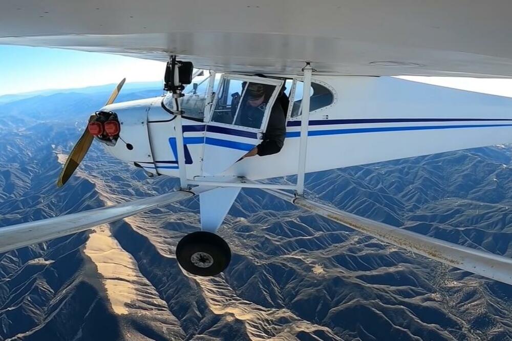 ČEMU SLUŽI PEPELJARA U AVIONU KADA NE SME DA SE PUŠI?! Odgovor će vas šokirati