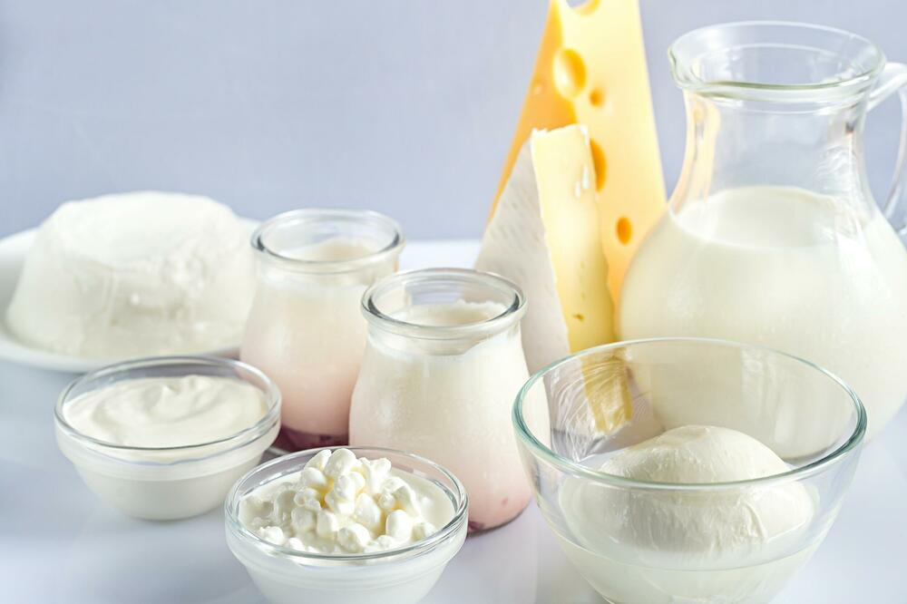 EVO KAKO DA VAM MLEKO I MLEČNE PRERAĐEVINE DUŽE TRAJU: Srbi STALNO prave ovu grešku, a to skraćuje rok trajanja