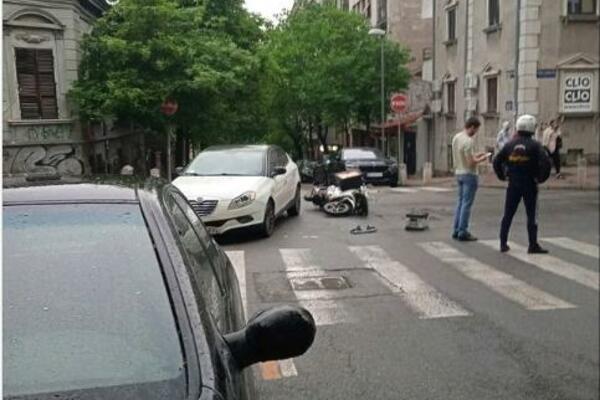 "OBOREN DOSTAVLJAČ": Saobraćajna NESREĆA u CENTRU BEOGRADA! (FOTO)