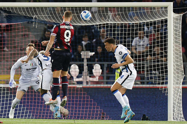 BOLONJA OBRADOVALA MILAN: Neroazuri poklekli na Dal Ari, festival golova u Bergamu, Lukić dva puta pogodio!