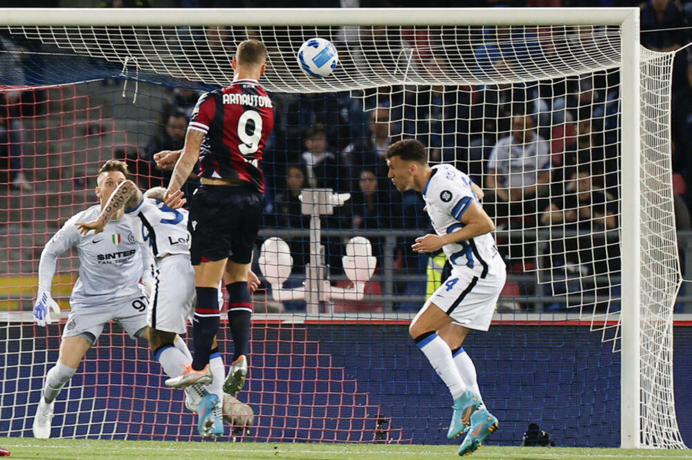 BOLONJA OBRADOVALA MILAN: Neroazuri poklekli na Dal Ari, festival golova u Bergamu, Lukić dva puta pogodio!