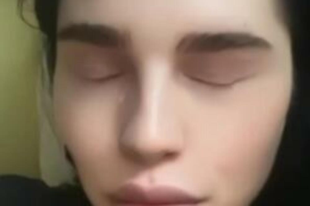 "NEKA JOJ NEKO POMOGNE"! Uznemirujući snimci Deniz Dejm u potpunom rastrojstvu: PLAČE I PRIČA NEPOVEZANO!