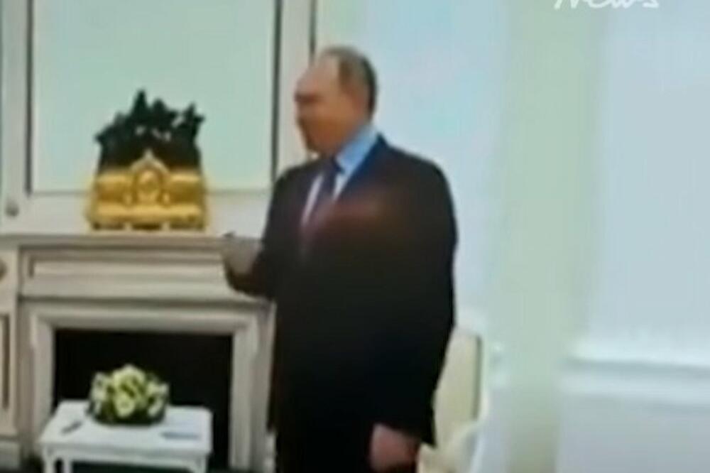 PUTIN SE NEKONTROLISANO TRESE: Šta se POBOGU dešava sa njim? (VIDEO)