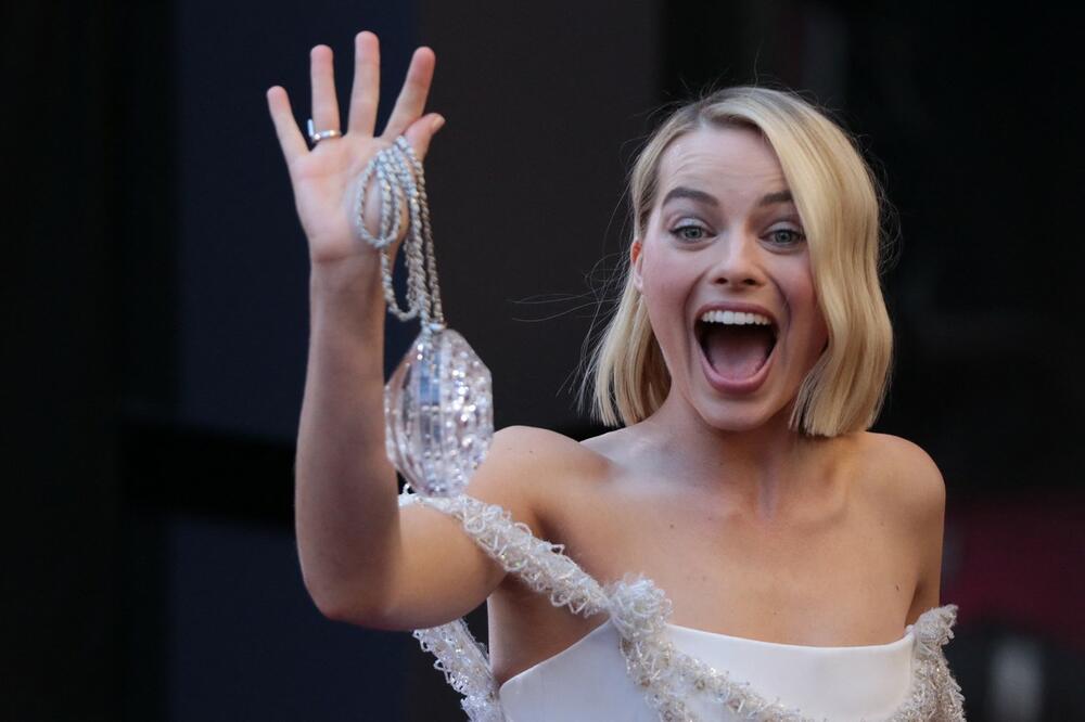 IZABRANA ZA NAJZGODNIJU ŽENU SVETA OVE GODINE: Da bi tako izgledala jede omiljenu SRPSKU ZIMNICU i pije OVAJ ČAJ