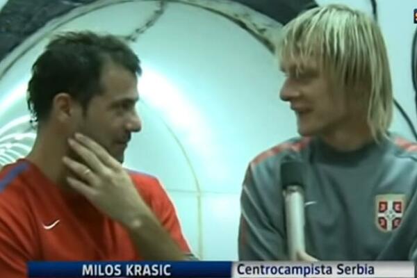 JOŠ UVEK JE SMEŠNO - NEPROCENJIVA ANEGDOTA ZA PAMĆENJE! Vragolasti pogled Stankovića dok Krasić crveni - Šta kaže?