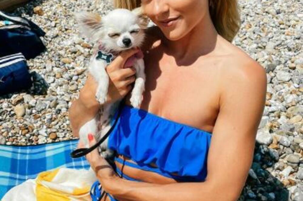 OTERALI JE SA POSLA, A ONA SAD SKAKUĆE PO TOME DA BI ZARADILA: Radi istovremeno 2 stvari, ŠOK (VIDEO)