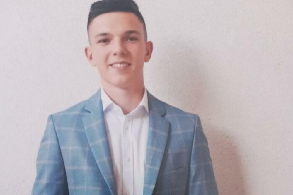 NIKOLU JE POGODIO ZALUTALI METAK U ROĐENOM DVORIŠTU: Jauknuo je i pao, metak mu se zaustavio u kičmi