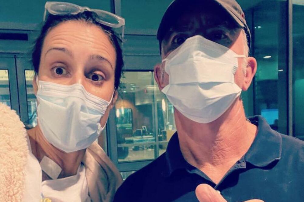 LEKAR JOJ POSLAO SMAJLI U PORUCI, A ONDA JE DOŽIVELA ŠOK: To nikako nije očekivala (FOTO)