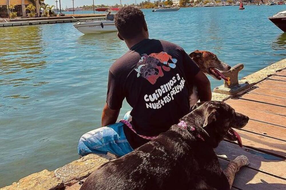 BIO JE NAJPOZNATIJI BESKUĆNIK, NOSIO JE PRLJAVU ODEĆU I TUMARAO ULICAMA: A evo čime se sada BAVI (VIDEO)