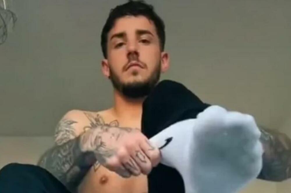 BRITANAC OTIŠAO KORAK DALJE NA EROTSKOJ PLATFORMI, NE VERUJETE ŠTA NUDI: Ono dole mu donosi PARE (VIDEO)