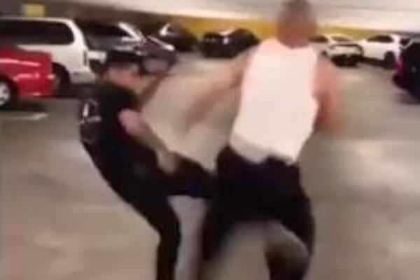 Pogrešna procena dovela do nokauta - Jeste nizak, ali je MMA borac! SILEDŽIJA SE NIJE DOBRO PROVEO! (VIDEO)