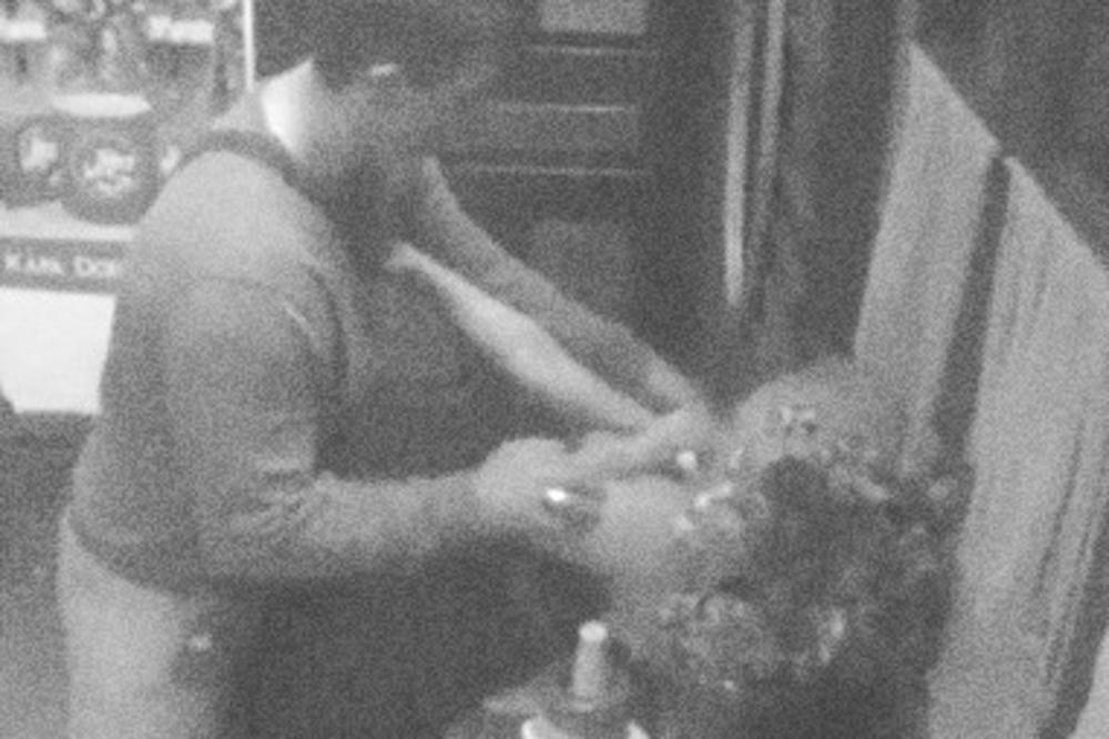 MUČNO ZA GLEDATI! SNIMAK NA KOME KRISTIJAN BRUTALNO PONIŽAVA PEVAČICU: Vukao je za kosu i terao da SIMULIRA ODNOS!