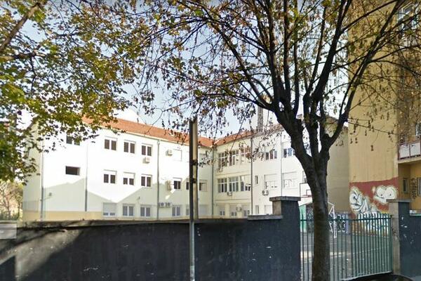 ŠTA JE OVO LJUDI, JOŠ JEDNA DOJAVA O BOMBI U BEOGRADSKOJ ŠKOLI: Evakuisana i 14. beogradska gimnazija​​​​​​​!