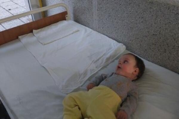 "POTREBNI STE MI, JAKO, BEZ VAS NEĆU MOĆI": Vukan je ponovo u BOLNICI, akcija skupljanja POMOĆI je USPORILA! (FOTO)