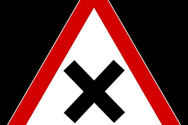 ŠTA ZNAČI SAOBRAĆAJNI ZNAK SA SLIKE? Velika većina vozača OVO NE ZNA, a čest je na našim putevima