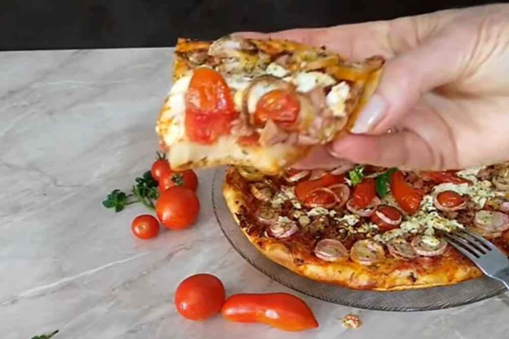 DORUČAK KOJI ĆE CELA PORODICA OBOŽAVATI: Lažna PICA iz tiganja sprema se za 15 minuta, a ZDRAVA JE (RECEPT)