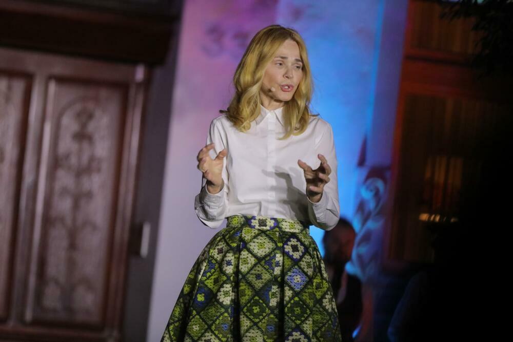 DA LI JE OLIVERA BALAŠEVIĆ STVARNO OVAKO OBUČENA ŠETALA GRADOM? Bićete vrlo IZNENAĐENI, ovaku je NISTE VIDELI NIKAD