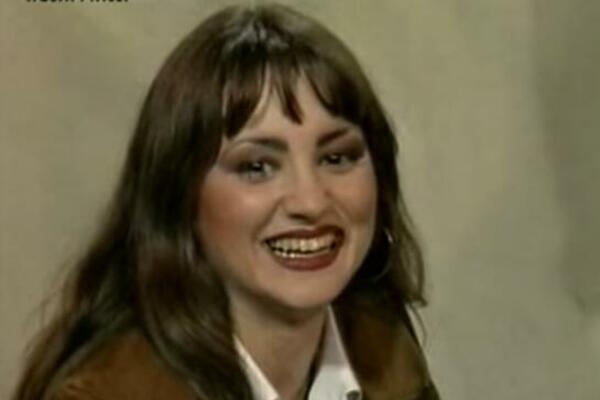 META JE MNOGIH SKANDALA, A ONDA JE NAŠLA I ZGODNOG MLAĐEG MUŠKARCA: Da li prepoznajte našu PEVAČICU?!