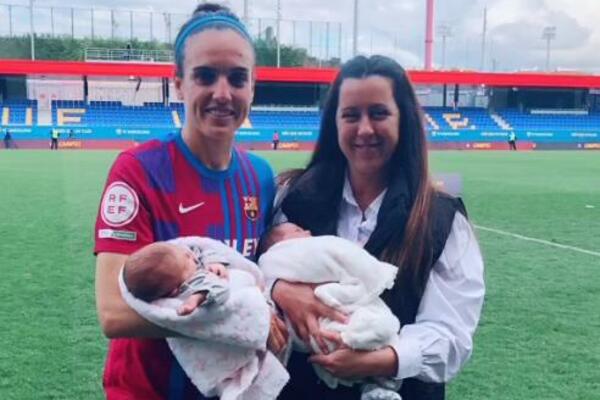 SREĆNE MAJKE: Najbolja fudbalerka Barselone dobila bliznakinje - SA PARTNERKOM! (FOTO)